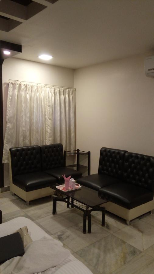 Ingraj Bazar Continental Lodge מראה חיצוני תמונה
